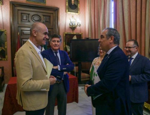 Encuentro con el alcalde de Sevilla para ultimar los preparativos de los Congresos de Farmacia de Sevilla